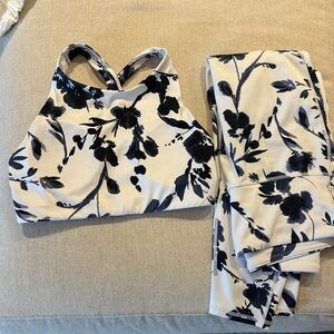 Athleta matching water flower 7/8 tights  set -sports bra and leggings XSP